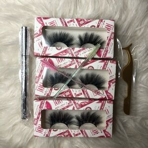 Eyelash Set with Applicator and Eyeliner